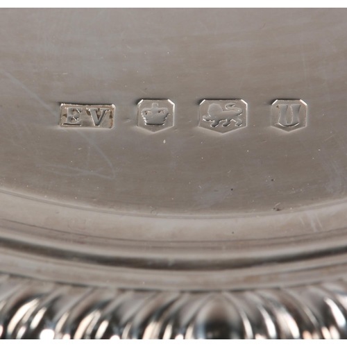 187 - AN ELIZABETH II SILVER TRAY, Sheffield 1962 by Viners Ltd, circular shaped with pie crust and gadroo... 