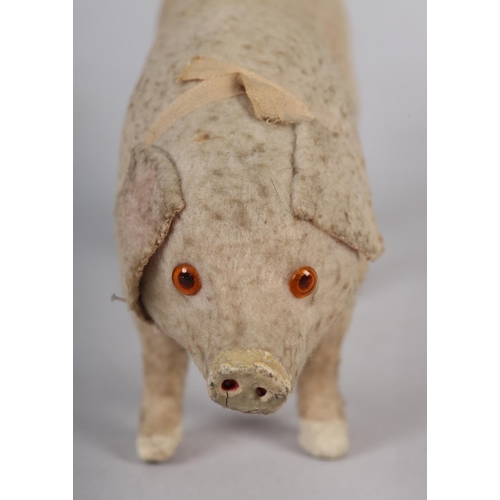 20 - A LATE 19TH/EARLY 20TH CENTURY PINK FELT PIG, probably German, with squeak concertina (at fault), wi... 