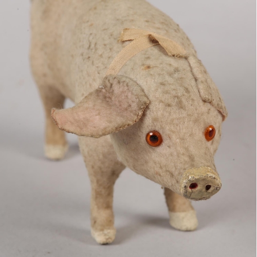 20 - A LATE 19TH/EARLY 20TH CENTURY PINK FELT PIG, probably German, with squeak concertina (at fault), wi... 