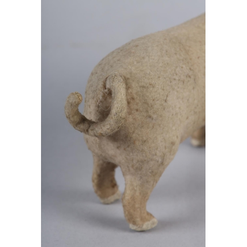 20 - A LATE 19TH/EARLY 20TH CENTURY PINK FELT PIG, probably German, with squeak concertina (at fault), wi... 