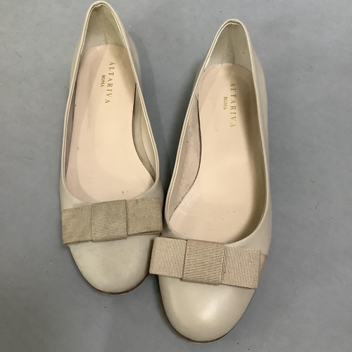 285 - Four pairs of pumps by Altariva, Rome and Franchetti, Bond in tan and black, stone, tan and stone an... 
