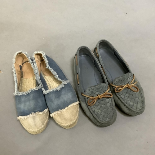 286 - Two pairs of pumps in black and navy blue by Superga, Size 37½ and 37½, together with three pairs of... 