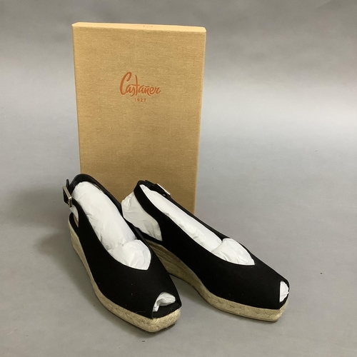 286 - Two pairs of pumps in black and navy blue by Superga, Size 37½ and 37½, together with three pairs of... 