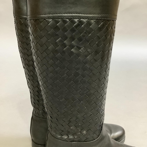 290 - A pair of Bottega Veneta lady's knee-high boots in black leather with woven intreccio detail, Size 3... 