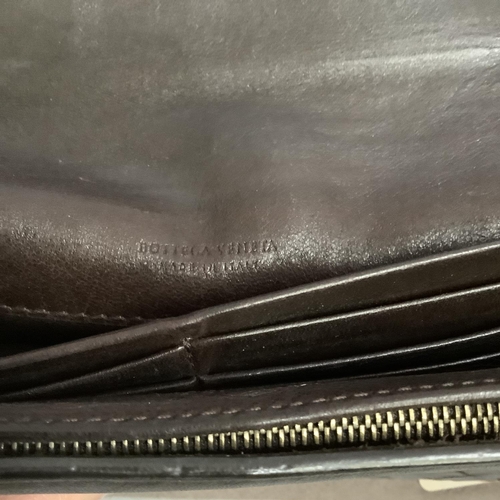 301 - A Bottega Veneta brown intrecciato leather purse with bust bag