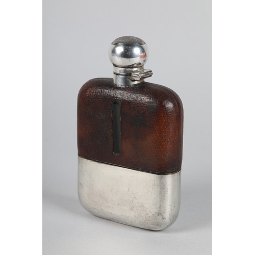 223 - A GEORGE V SILVER MOUNTED SPIRIT FLASK, the pigskin leather covered glass flask with bayonet fitting... 