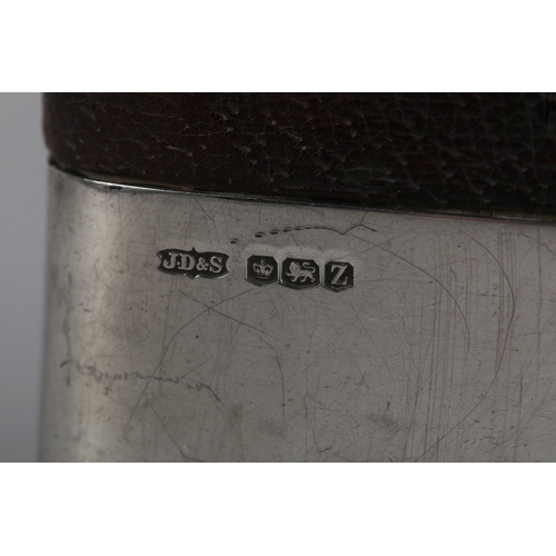 223 - A GEORGE V SILVER MOUNTED SPIRIT FLASK, the pigskin leather covered glass flask with bayonet fitting... 