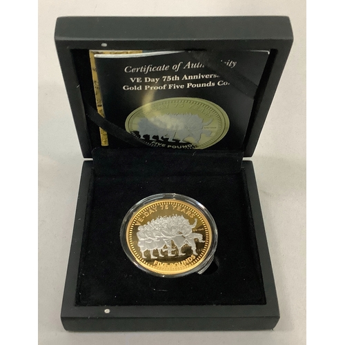 349B - ALDERNEY ELIZABETH II 2020 VE DAY 75TH ANNIVERSARY COMMEMORATIVE GOLD PROOF FIVE POUNDS in case of i... 