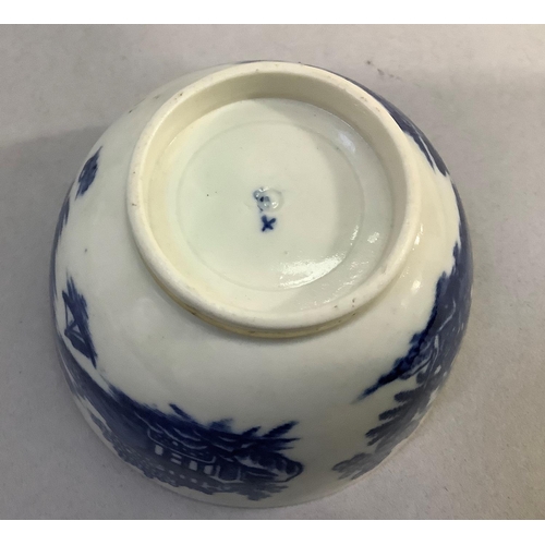 84 - A GROUP OF 18TH CENTURY/EARLY 19TH CENTURY WORCESTER BLUE AND WHITE TEA BOWLS AND SAUCERS of various... 