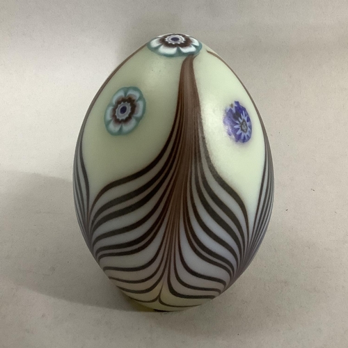 19 - A Murano Uranium glass paperweight by Ferro Lazzarini, 9cm