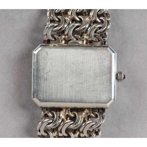 233 - AN OMEGA DE VILLE LADY'S MANUAL WRISTWATCH IN A SILVER CASE C.1975, no 8272, movement no 37939746, a... 