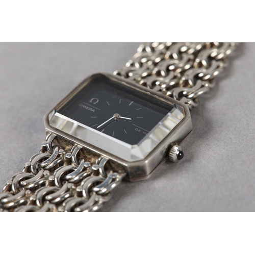 233 - AN OMEGA DE VILLE LADY'S MANUAL WRISTWATCH IN A SILVER CASE C.1975, no 8272, movement no 37939746, a... 