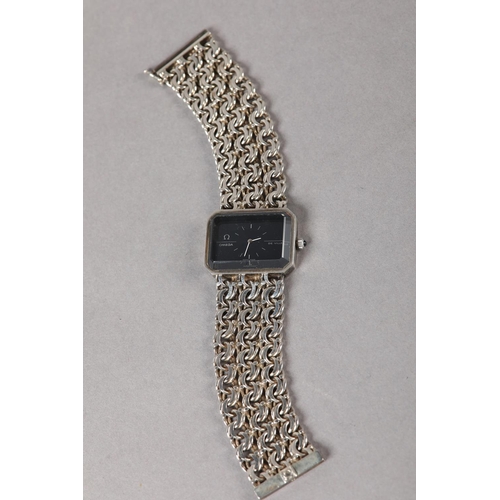 233 - AN OMEGA DE VILLE LADY'S MANUAL WRISTWATCH IN A SILVER CASE C.1975, no 8272, movement no 37939746, a... 