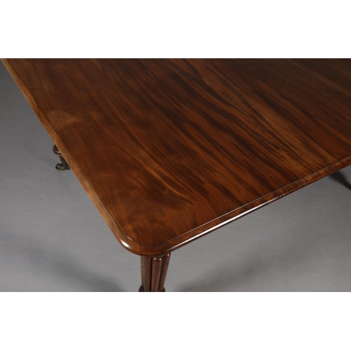 285 - A VICTORIAN MAHOGANY EXTENDING DINING TABLE, with five leaves, on five reeded and turned legs with b... 