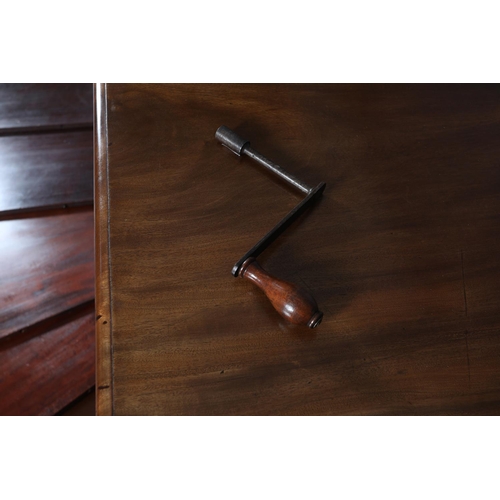 285 - A VICTORIAN MAHOGANY EXTENDING DINING TABLE, with five leaves, on five reeded and turned legs with b... 