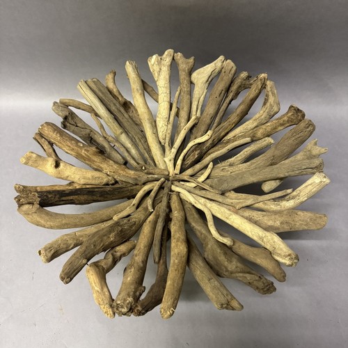 41 - Large driftwood fruit stand, 22cm high x 37cm diameter Ref: 500810