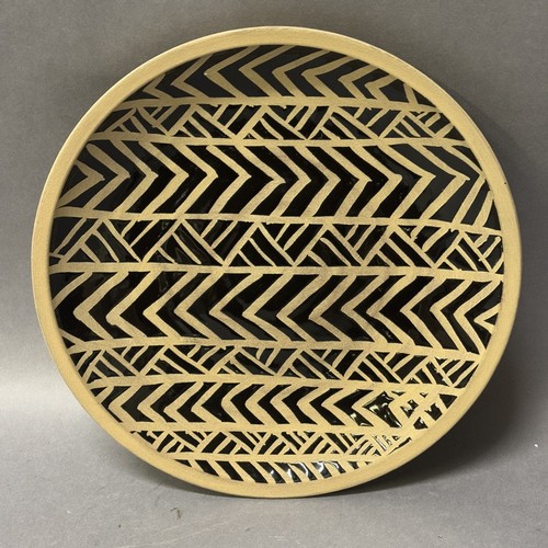 50 - Pair of large wall plaques in black and buff, 34cm diameter Ref: 675926