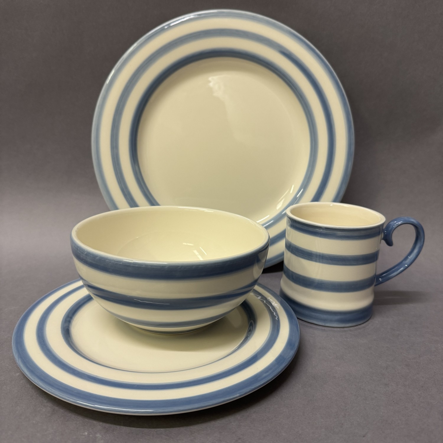Marine Blue, thirty-two pieces dinner service of eight place settings ...