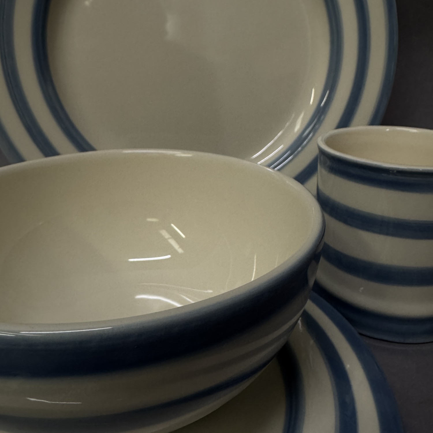 Marine Blue, thirty-two pieces dinner service of eight place settings ...