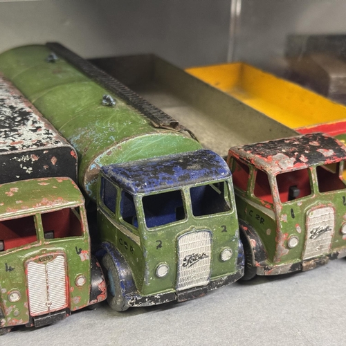 13 - Seven boxed Dinky Toys die-cast army vehicles, including 622 10 Ton Army Truck, 651 Centurion Tank, ... 