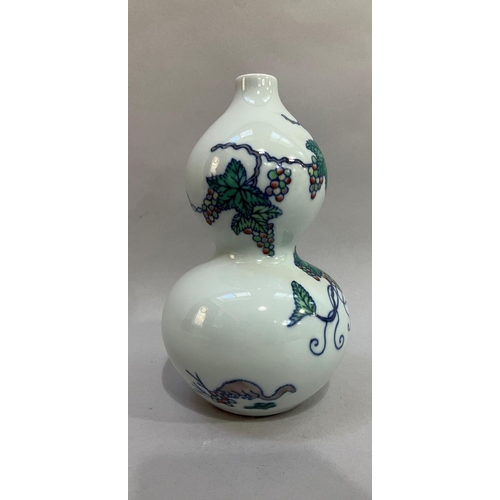 23 - A 20th century double gourd vase painted with fruiting grapevine four character mark to underside, 2... 