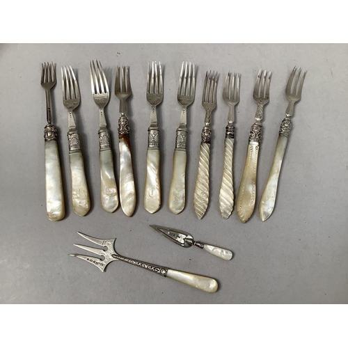 156 - Four Victorian silver forks with mother of pearl handles, Sheffield 1900 for Levesley Brothers toget... 