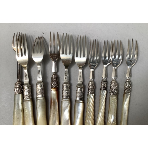 156 - Four Victorian silver forks with mother of pearl handles, Sheffield 1900 for Levesley Brothers toget... 