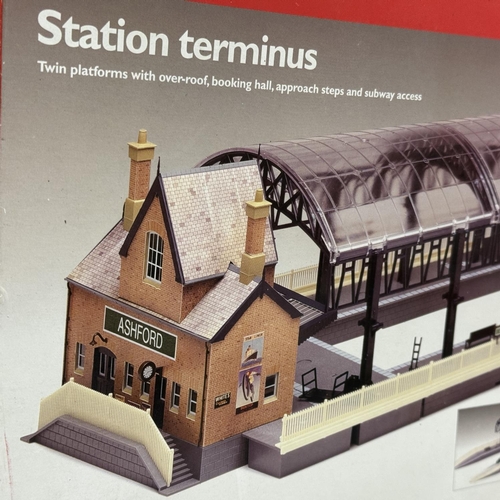 53 - A collection of Hornby trackside buildings, including R8009 Ashford Station Terminus, R8006 Diesel M... 