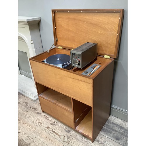 A Thorens TD124/II turntable with SME tone arm, a Quad 33 Control ...