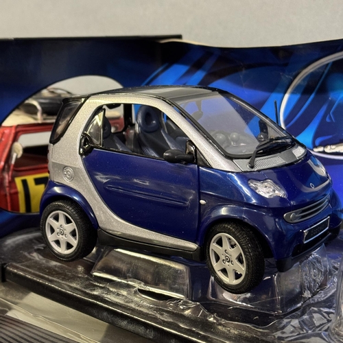 35 - A Maisto 1/18 scale die-cast model Smart ForTwo in blue with extra body panels in black and a Maisto... 