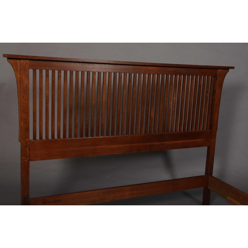 44 - Stickley Inc NY USA, an Arts & Crafts oak rail end bedstead of Mission style, queen size, 179cm wide... 