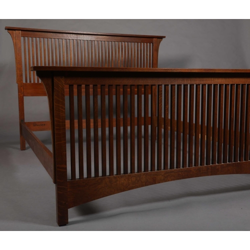 44 - Stickley Inc NY USA, an Arts & Crafts oak rail end bedstead of Mission style, queen size, 179cm wide... 
