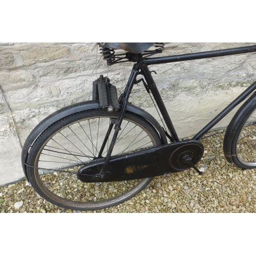 220 - A circa 1929 Sunbeam Gentleman's Bicycle, 22inch frame numbered 154013. Saddle, pedals, chain case, ... 