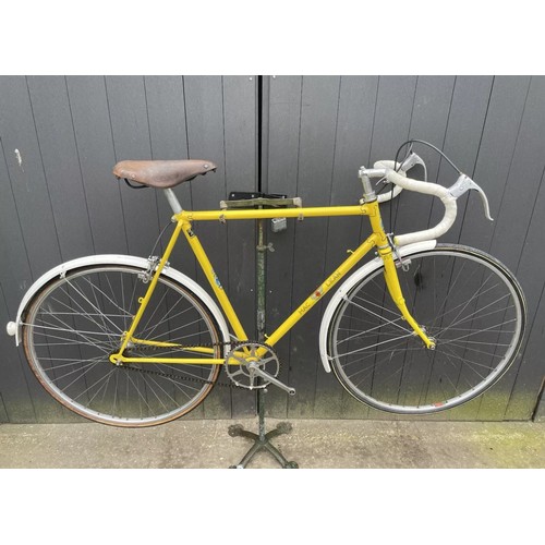 268 - Vintage Maclean Road Bicycle 58cm Frame with 57cm Top Tube. An older restoration in need of light re... 