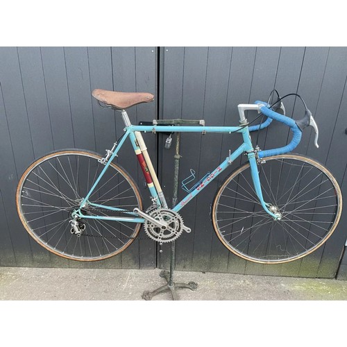 273 - Vintage Higgins Ultralite Road Bicycle 54cm Frame with 54cm Top Tube. An older restoration in need o... 