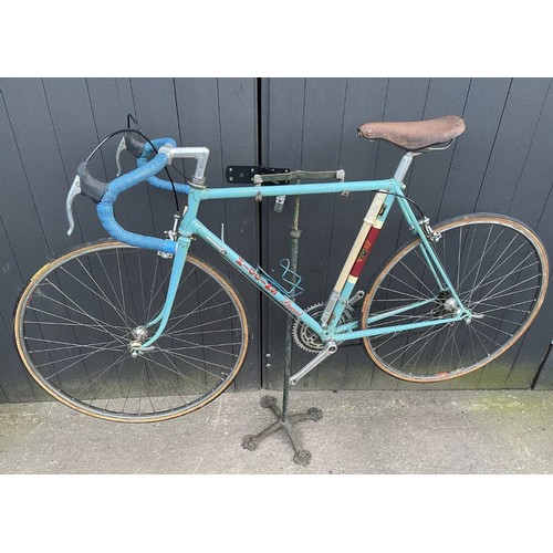 273 - Vintage Higgins Ultralite Road Bicycle 54cm Frame with 54cm Top Tube. An older restoration in need o... 