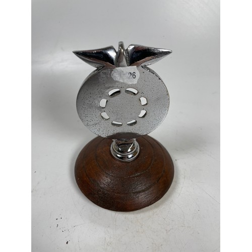 43 - TRIUMPH MOTOR CLUB c1930s; A rare members car badge of winged wheel format with central World Globe ... 