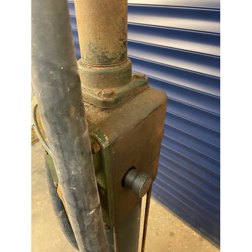 100 - Avery Hardoll CH1 Hand Crank Fuel Pump, Very original.

Please note we are unable to offer shipping ... 