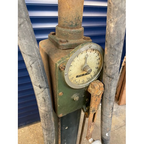 100 - Avery Hardoll CH1 Hand Crank Fuel Pump, Very original.

Please note we are unable to offer shipping ... 