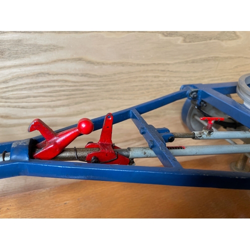 41 - A working model showing the mechanism of a trailer braking and hitching system by Verkehrs-Verlag Re... 