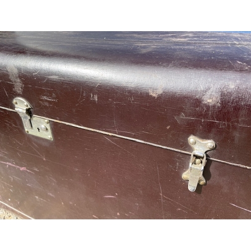 30 - Large Vintage Car Trunk, in decent order with working clips.
This Item Cannot Be Shipped