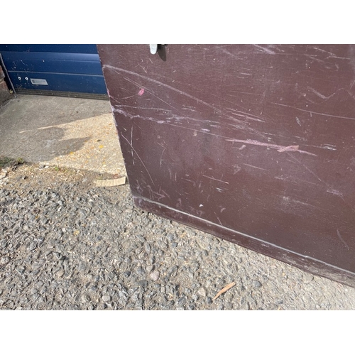 30 - Large Vintage Car Trunk, in decent order with working clips.
This Item Cannot Be Shipped