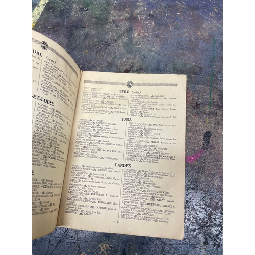 106 - Citroen Agents & Stockists for 1925, French Language, 77pp

Shipping Rate A