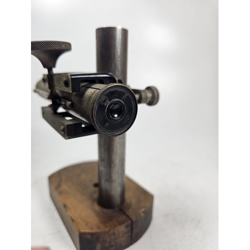 20 - The Cambridge Scientific Instrument Co Ltd Lucas Patent Magnifier, No.13242 1908. On wooden base. Wa... 