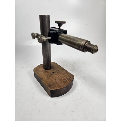 20 - The Cambridge Scientific Instrument Co Ltd Lucas Patent Magnifier, No.13242 1908. On wooden base. Wa... 