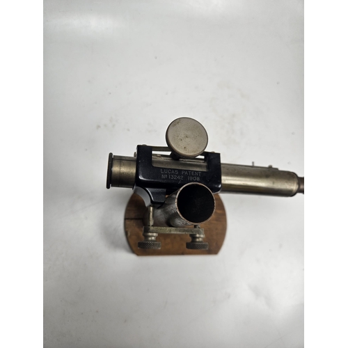 20 - The Cambridge Scientific Instrument Co Ltd Lucas Patent Magnifier, No.13242 1908. On wooden base. Wa... 