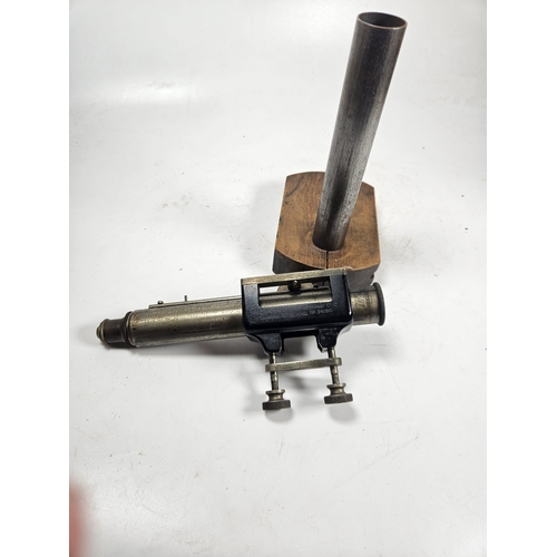 20 - The Cambridge Scientific Instrument Co Ltd Lucas Patent Magnifier, No.13242 1908. On wooden base. Wa... 