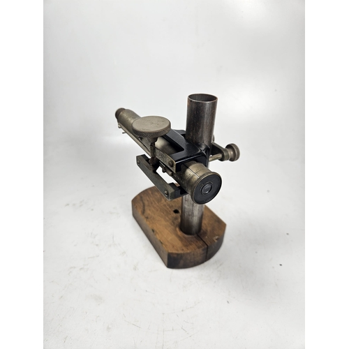 20 - The Cambridge Scientific Instrument Co Ltd Lucas Patent Magnifier, No.13242 1908. On wooden base. Wa... 