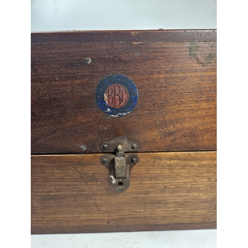 22 - The British Thomson Houston co ltd (B.T.H), Crystal Wireless Receiver. In wooden case, measuring 29x... 