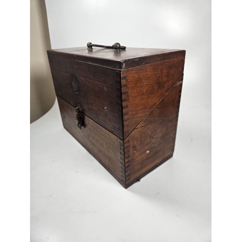 22 - The British Thomson Houston co ltd (B.T.H), Crystal Wireless Receiver. In wooden case, measuring 29x... 